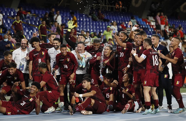 Un gol de Brayan Alcócer, de penal, permitió a La Vinotinto seguir con