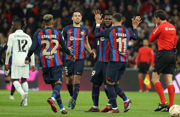 El Barcelona se cerró defensivamente y evitó el asedio del Real Madrid ...